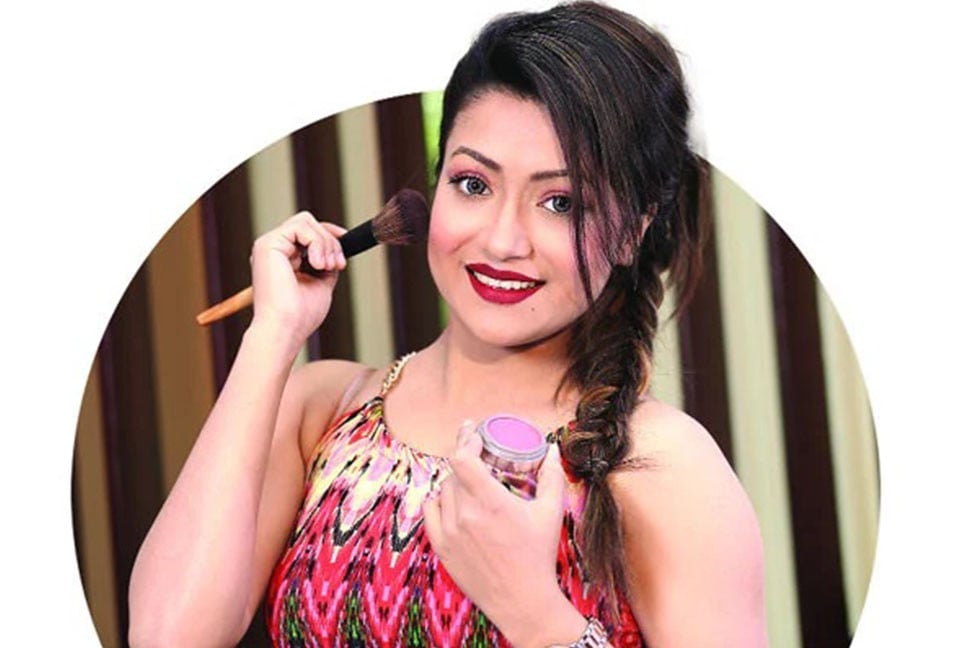 সেলেব্রিটিদের মতো প্রাণবন্ত উজ্জ্বল চেহারার জন্য স্ট্রোব ক্রিম