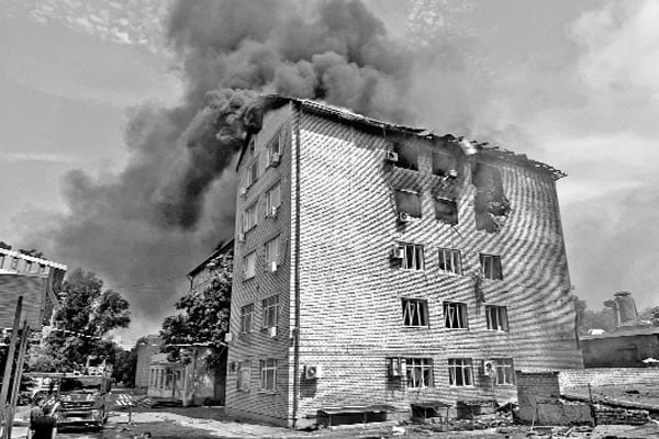 ৭ শতাধিক ড্রোন নিয়ে ইউক্রেনে ভয়াবহ হামলা রাশিয়ার