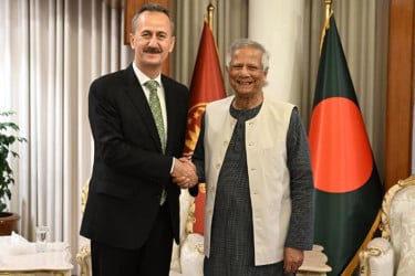 প্রধান উপদেষ্টার সঙ্গে তুরস্কের প্রতিরক্ষা শিল্প সংস্থা প্রধানের সাক্ষাৎ