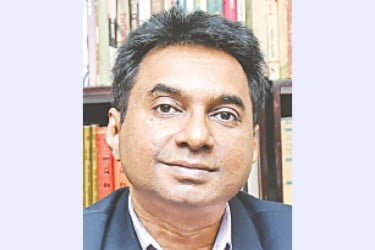 পণ্য-বাজারে বৈচিত্র্য ও বাণিজ্য সংস্কারে সর্বোচ্চ অগ্রাধিকার দিতে হবে