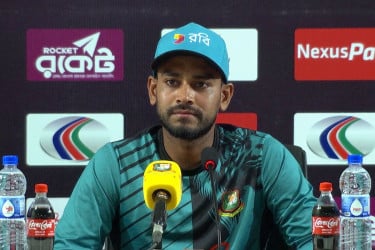 ‘পুরো ৫০ ওভার ব্যাট করতে না পারাই চিন্তার বিষয়’