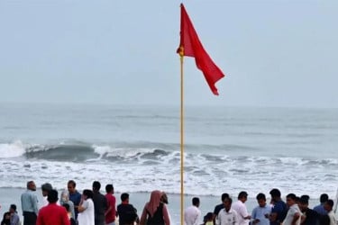 সমুদ্রবন্দরে তিন ও নদীবন্দরে এক নম্বর সতর্ক সংকেত