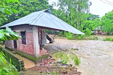 ফের ভয়ংকর রূপে বন্যা