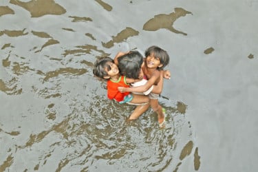 টানা বৃষ্টিতে রাজধানীতে জলাবদ্ধতা দুর্ভোগ