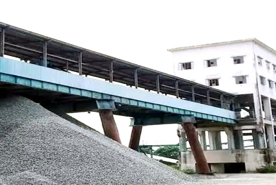 ৮ দিন বন্ধ থাকার পর মধ্যপাড়া খনি থেকে পাথর উত্তোলন শুরু