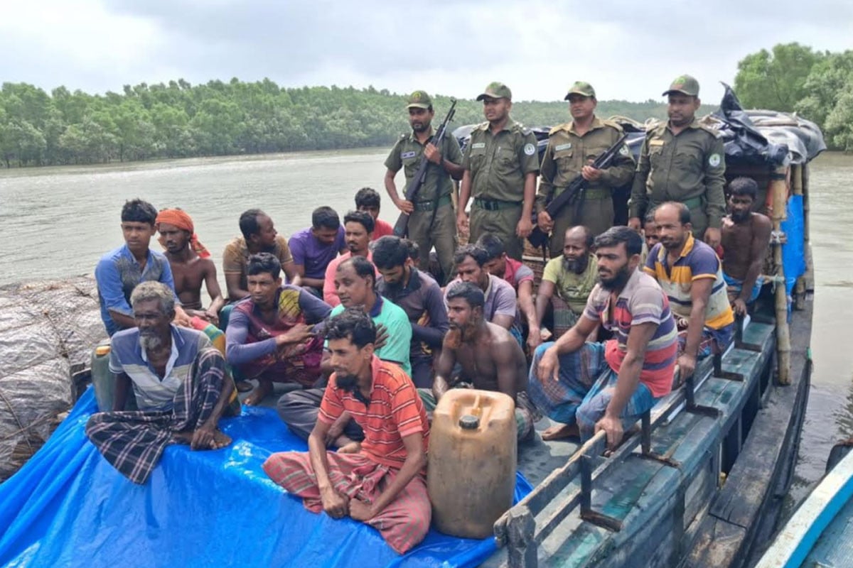 সুন্দরবনে নিষেধাজ্ঞা অমান্য করে মাছ আহরণ, ২৭ জেলে আটক