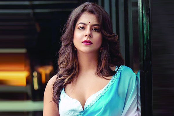 কনার গানে ওপারের অলিভিয়া