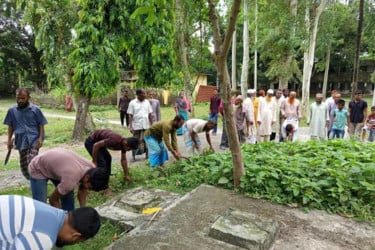 জামায়াতের উদ্যোগে রামচন্দ্রপুর স্বাস্থ্য কেন্দ্রে পরিষ্কার-পরিচ্ছন্নতা অভিযান