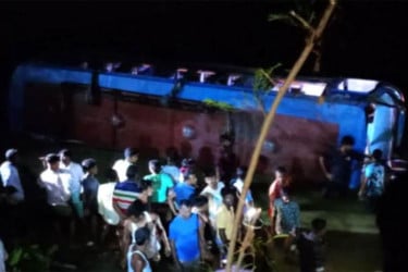 রংপুরে বাস পুকুরে পড়ে নিহত ২, আহত ২০