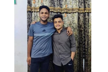 পাহাড়ে ঘুরতে গিয়ে পা পিছলে পড়ে দুই শিক্ষার্থীর মৃত্যু