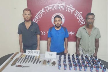 বগুড়ায় মাদক ও দেশীয় অস্ত্রসহ পাঁচজন গ্রেপ্তার