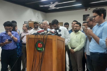 অনলাইনে রেজিস্ট্রেশন ও পোস্টাল ব্যালটে প্রবাসীদের ভোট, ব্যয় প্রায় ৪৮ কোটি টাকা: ইসি