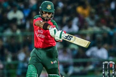 বাংলাদেশকে ৭ উইকেটে হারাল শ্রীলঙ্কা