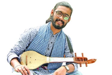গানের সঙ্গে অভিনয়ের জ্ঞান থাকাটাও দরকার