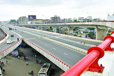 ফ্লাইওভারে বাইকে বাসের ধাক্কায় অন্তঃসত্ত্বা নিহত