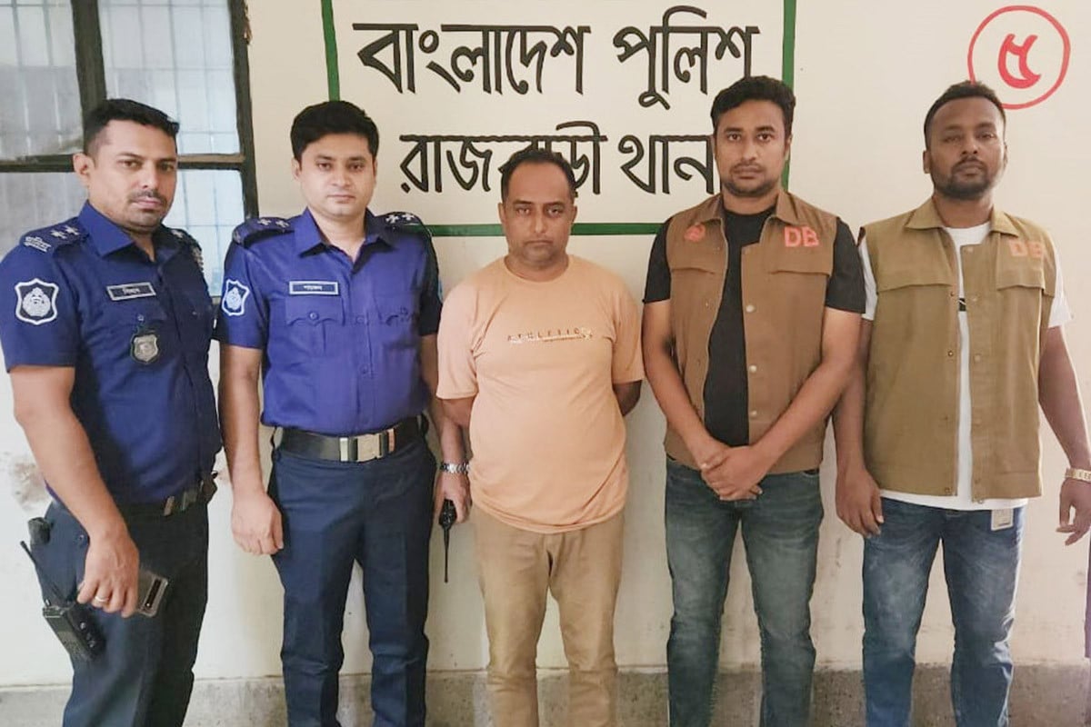 রাজবাড়ীতে ওজোপাডিকোর কর্মচারী গ্রেফতার