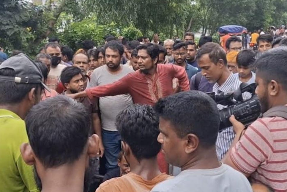 কুষ্টিয়ায় অটোচালককে হত্যার প্রতিবাদে বিক্ষোভ