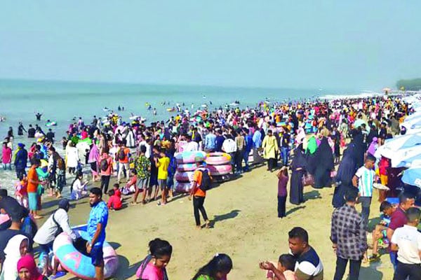 পর্যটকে টইটম্বুর কক্সবাজারে আতঙ্ক গুপ্তখাল