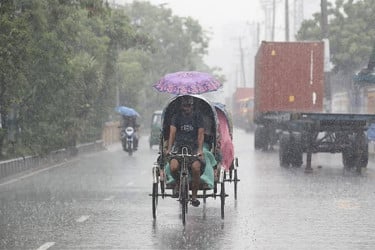 রাজধানীতে বৃষ্টির সম্ভাবনা, কমতে পারে তাপমাত্রা