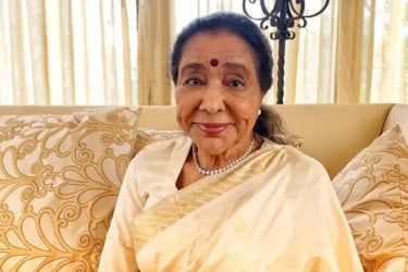আশা ভোসলের মৃত্যুর গুজব, চটেছেন ছেলে