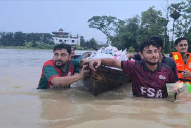 ফেনীতে বন্যায় প্লাবিত হচ্ছে নতুন নতুন গ্রাম, ভোগান্তি চরমে