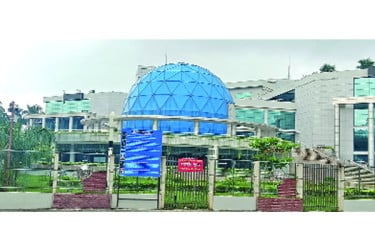 দর্শক নেই ৩৭১ কোটি টাকার নভোথিয়েটারে