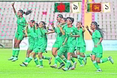 বাংলাদেশের দাপটে অসহায় শ্রীলঙ্কা