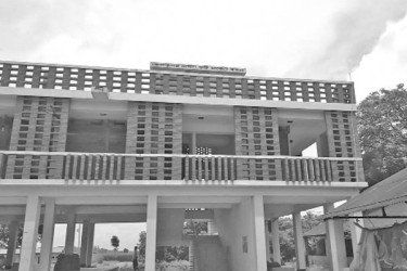 চালুর আগেই পরিত্যক্ত আড়াই কোটির ভবন