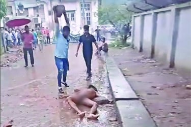 নিথর দেহ টেনেহিঁচড়ে চলে উন্মত্ততা