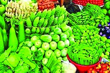 বন্যার প্রভাব বাজারে কাঁচা মরিচ ৩০০ টাকা