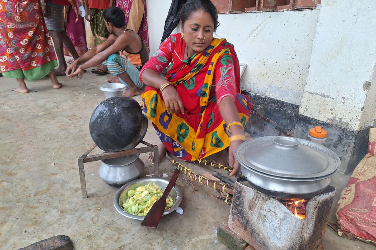 আশ্রয়কেন্দ্রে হাসিনা বেগমের বোবাকান্না
