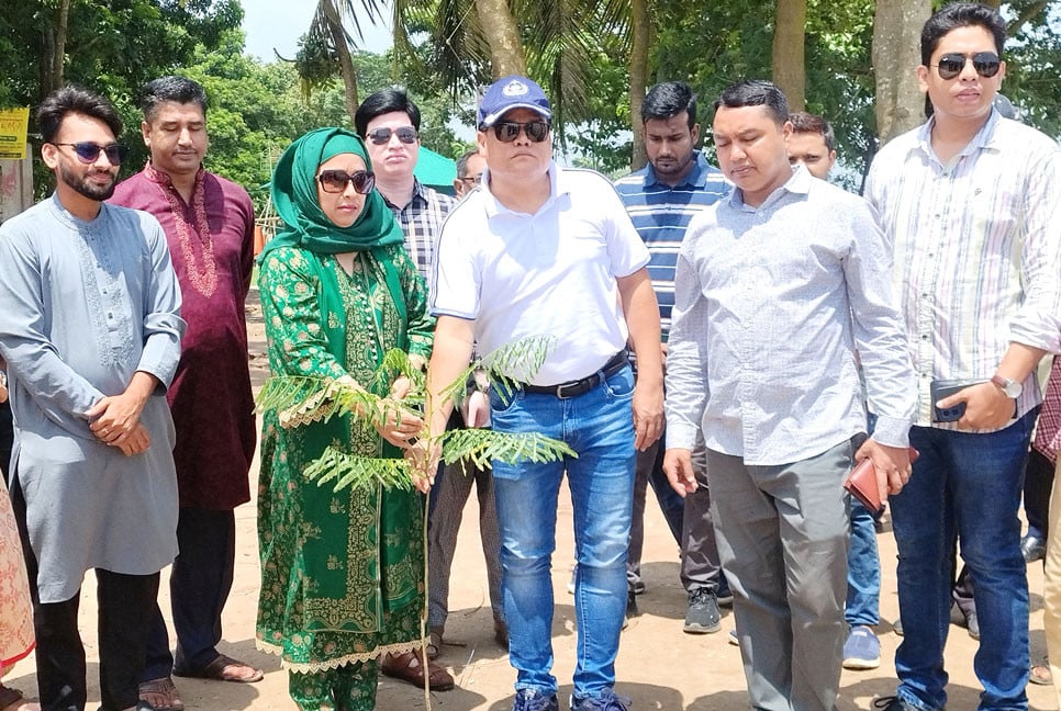 রাজবাড়ীর পদ্মাপাড়ে বৃক্ষরোপণ কর্মসূচি