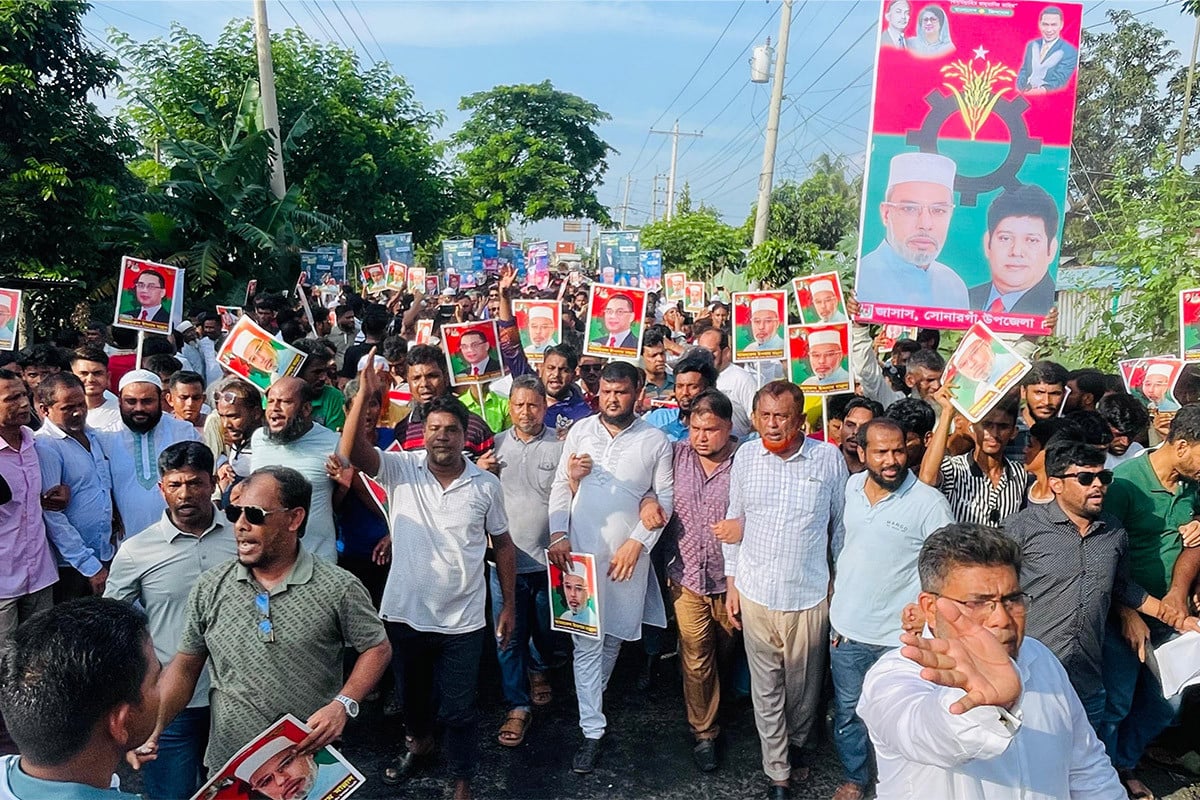 সোনারগাঁয়ে বিএনপির প্রচারপত্র বিলি অনুষ্ঠানে নেতাকর্মীদের ঢল