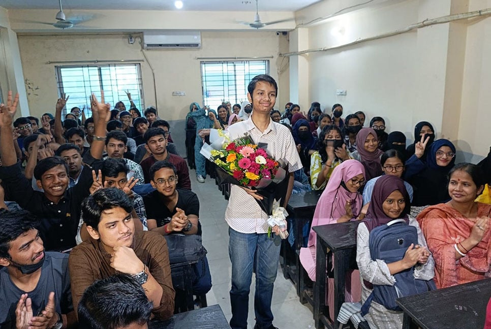 ‘ইঞ্জিনিয়ার হতে চাই’, বললেন এসএসসিতে দেশসেরা নিবিড়
