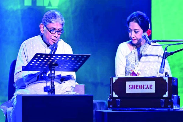 বাদল দিনের প্রথম কদম ফুল