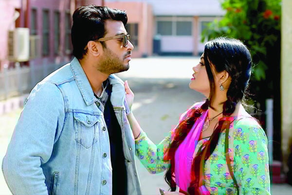 সিনেমার মানুষে তারা...