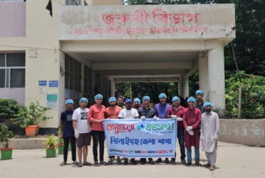 ঝিনাইদহে হাসপাতালে বসুন্ধরা শুভসংঘের পরিচ্ছন্নতা অভিযান