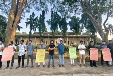 রাজধানীতে ব্যবসায়ী হত্যা, রাবি শিক্ষার্থীদের প্রতিবাদ