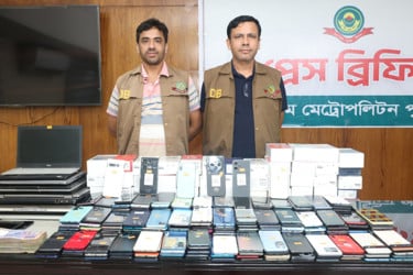 আইএমইআই পাল্টে দেশ-বিদেশে মোবাইল পাচার, চট্টগ্রামে গ্রেপ্তার ৫