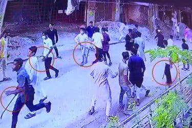 ৫ কোটি টাকা চাঁদা না পেয়ে পল্লবীতে তাণ্ডব