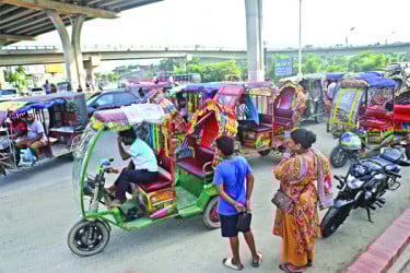 পূর্বাচল এক্সপ্রেসওয়ে অটোরিকশার দখলে