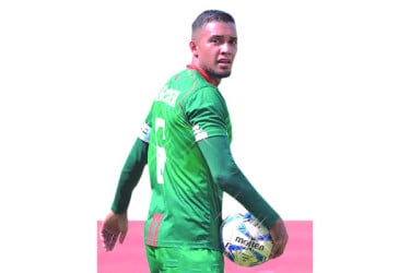অধিনায়ক কেন ম্যাচে নেই