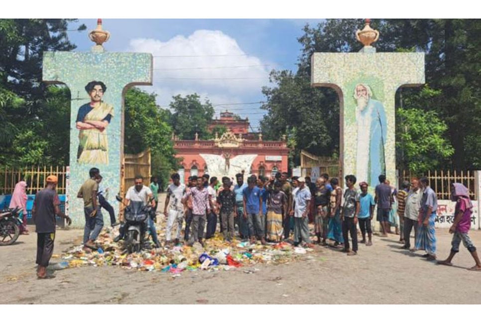 কুষ্টিয়া পৌরসভার পরিচ্ছন্নতা কর্মীদের কর্মবিরতি