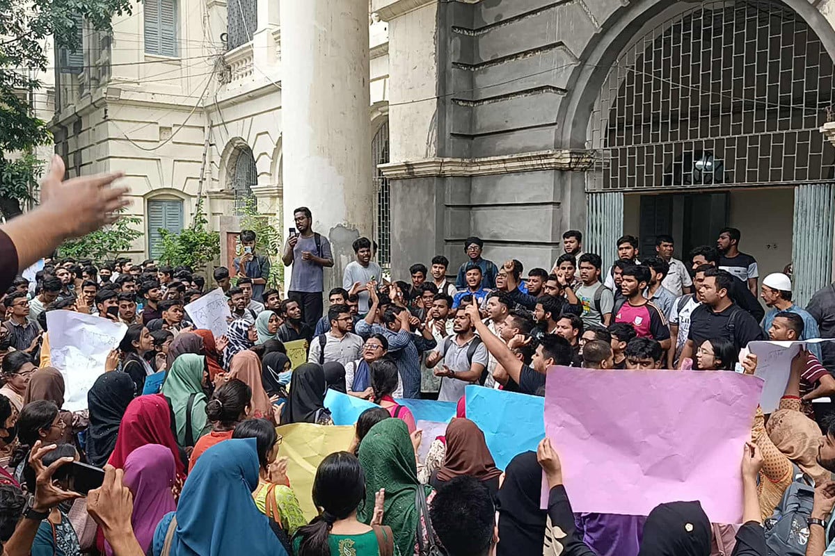 ক্লাস-পরীক্ষা বর্জন করে জবির ম্যানেজমেন্ট স্টাডিজ বিভাগে তালা