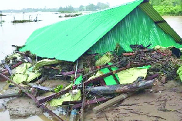 এখনো পানিবন্দি লক্ষাধিক মানুষ
