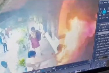 যৌন হয়রানি: শিক্ষকের শাস্তি না হওয়ায় নিজেকে জ্বালিয়ে দিলেন ছাত্রী
