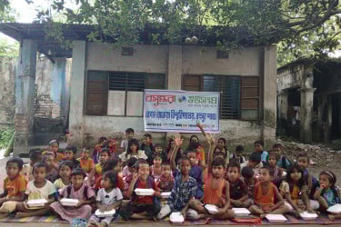 জুলাই শহীদদের স্মরণে খাবার বিতরণ করল শুভসংঘ বেরোবি শাখা