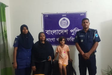 অবশেষে দাদির কোলে ফিরলো হারিয়ে যাওয়া শিশু রোজামনি