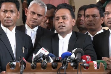 যুগান্তরের সম্পাদককে ৫ দিনের মধ্যে ক্ষমা চাইতে আইনি নোটিশ