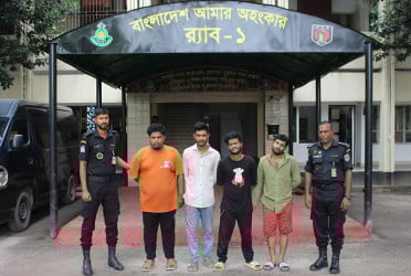 টঙ্গীতে চার ছিনতাইকারী গ্রেফতার
